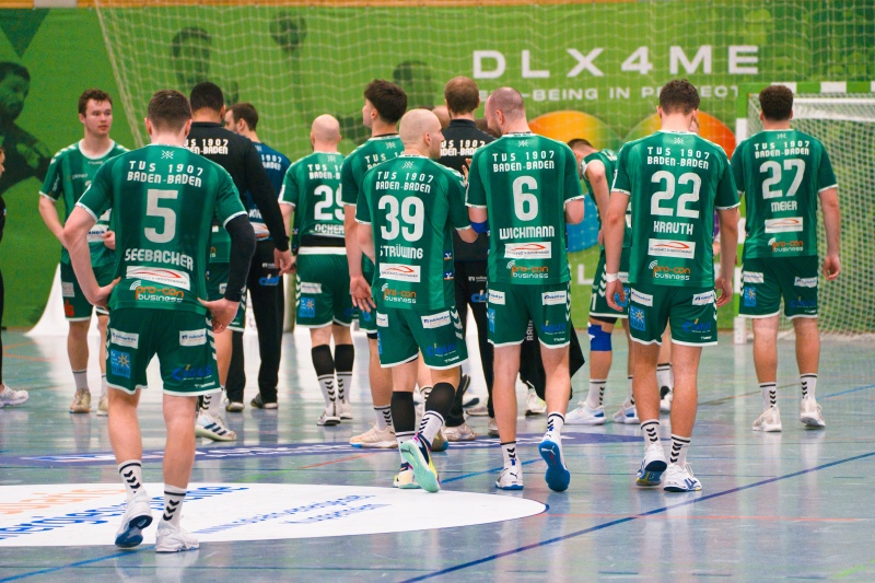 800Haengende Köpfe